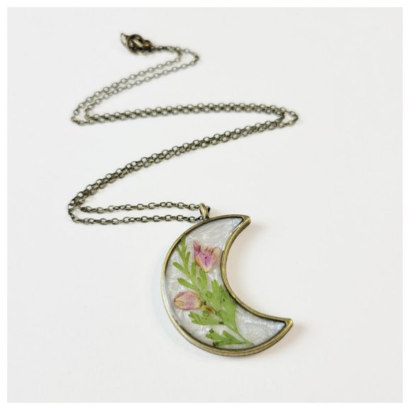 !!SOLD!! Floral Moon Necklace Lavender Green Pressed Flowers Crescent Pendant - Picture 4 of 10